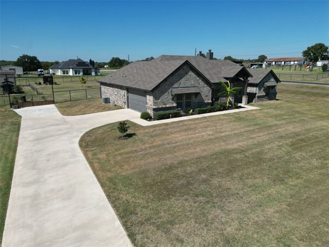 416 Christian Way, Azle, TX 76020