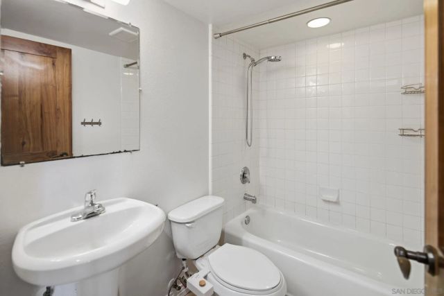 801 W W Hawthorn St 203, San Diego, CA 92101