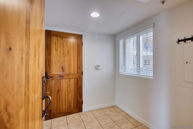 801 W W Hawthorn St 203, San Diego, CA 92101