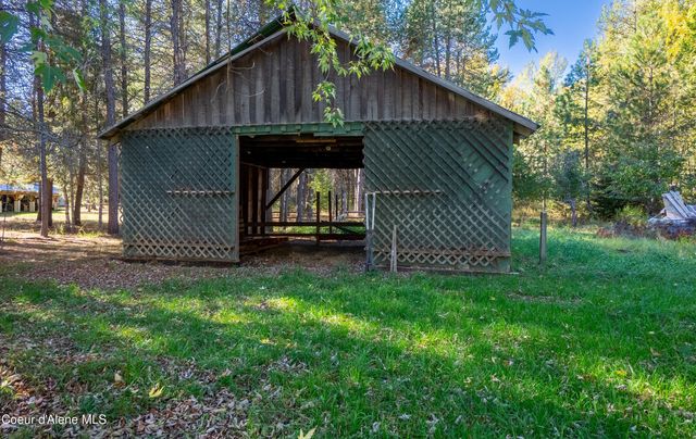 66 Juniper Ln, Naples, ID 83847