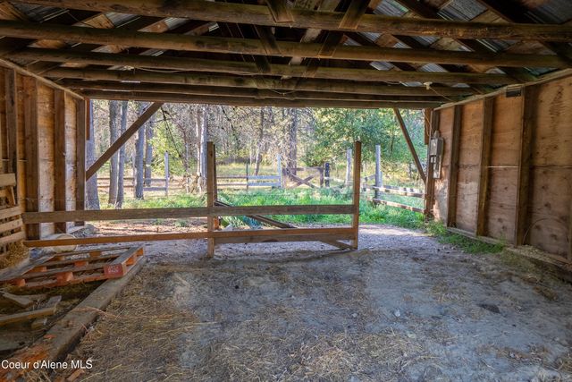 66 Juniper Ln, Naples, ID 83847