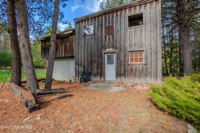 66 Juniper Ln, Naples, ID 83847