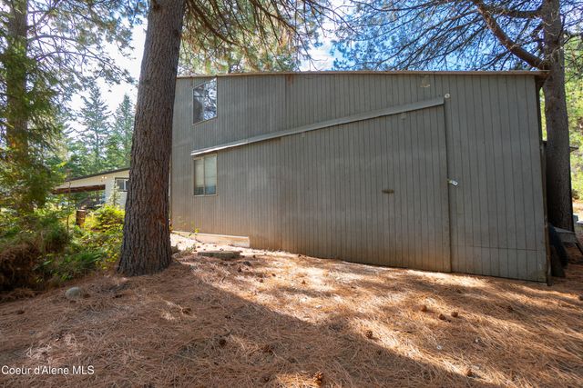 66 Juniper Ln, Naples, ID 83847