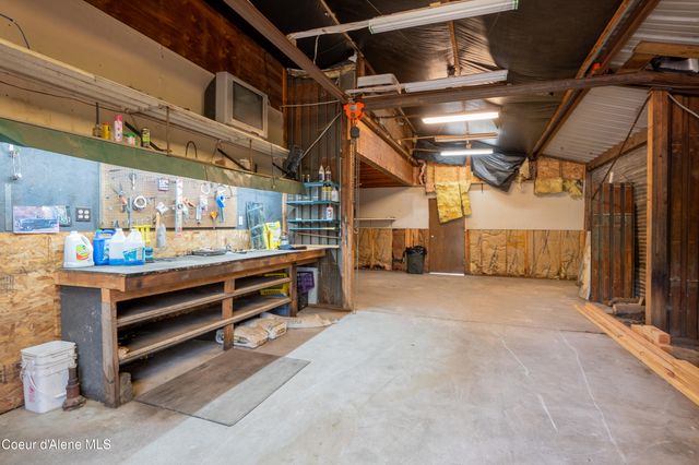 66 Juniper Ln, Naples, ID 83847