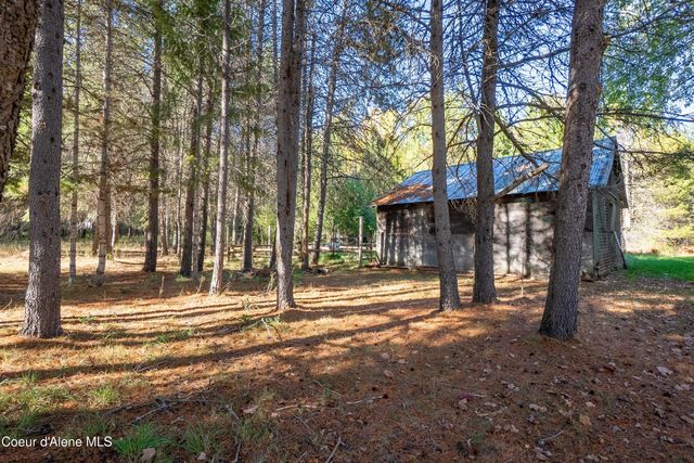 66 Juniper Ln, Naples, ID 83847