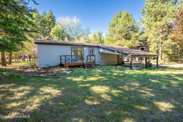 66 Juniper Ln, Naples, ID 83847