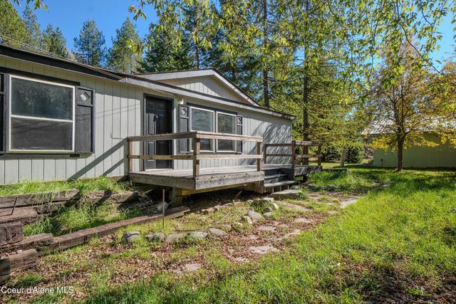 66 Juniper Ln, Naples, ID 83847