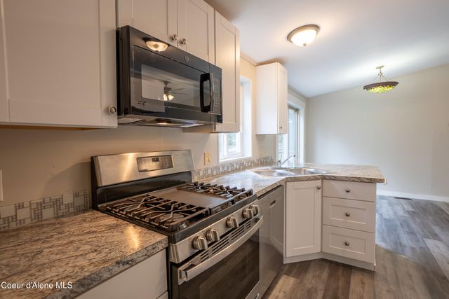 66 Juniper Ln, Naples, ID 83847