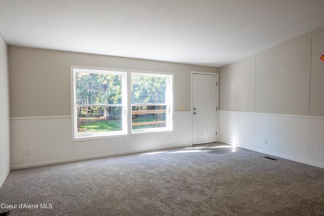 66 Juniper Ln, Naples, ID 83847