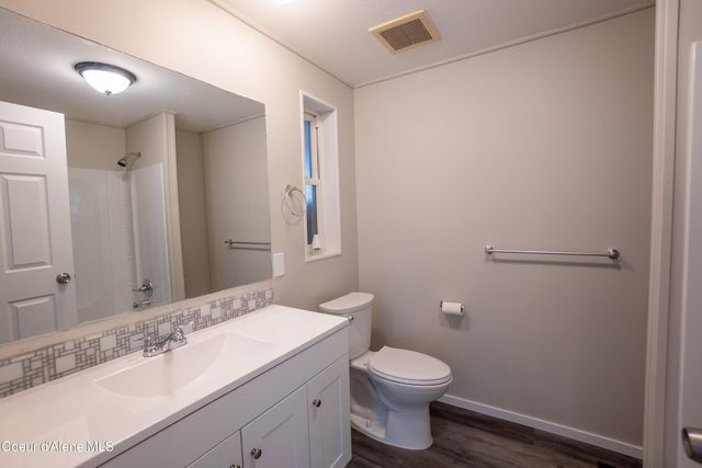 66 Juniper Ln, Naples, ID 83847