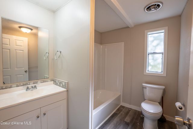 66 Juniper Ln, Naples, ID 83847