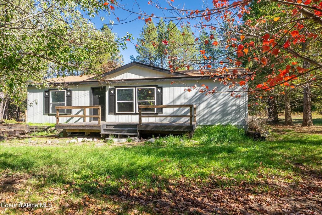 66 Juniper Ln, Naples, ID 83847