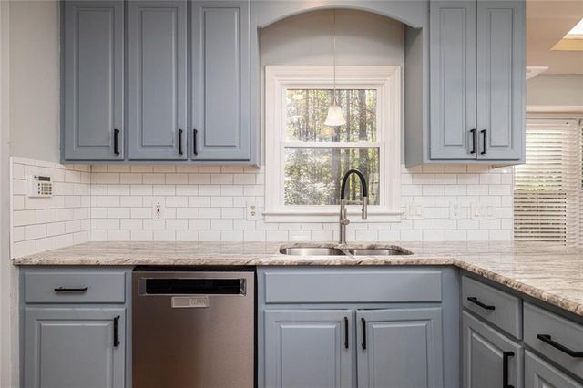 482 Broadstone Way NW, Acworth, GA 30101