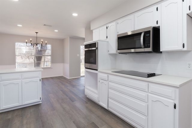 105 Timber Ridge Circle, Burleson, TX 76028