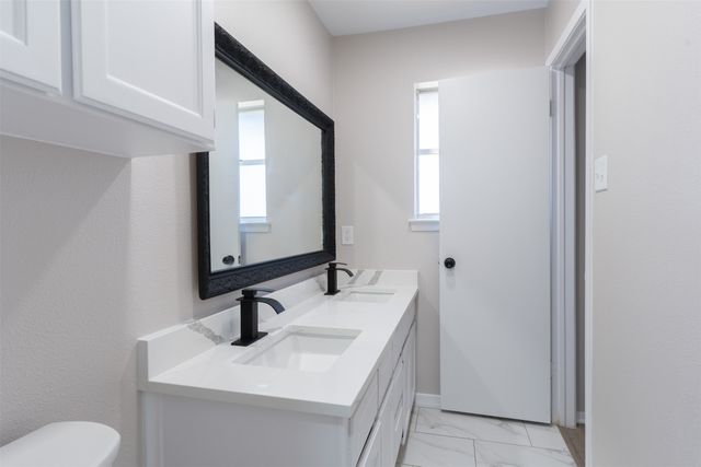 105 Timber Ridge Circle, Burleson, TX 76028