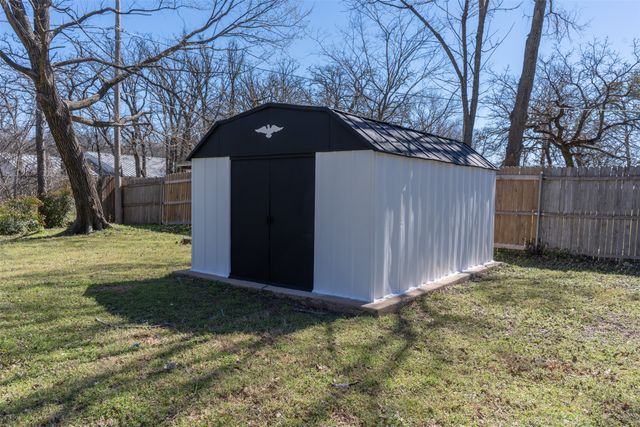 105 Timber Ridge Circle, Burleson, TX 76028