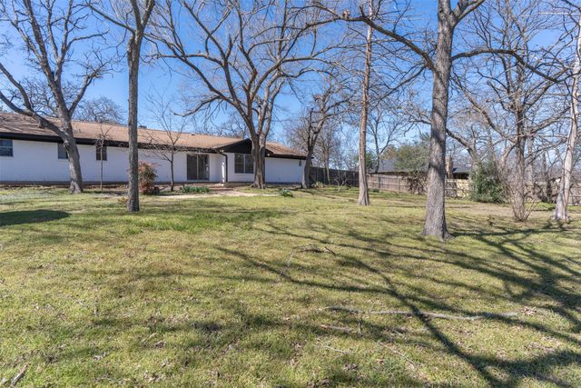 105 Timber Ridge Circle, Burleson, TX 76028