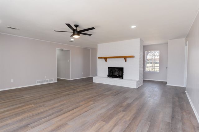 105 Timber Ridge Circle, Burleson, TX 76028
