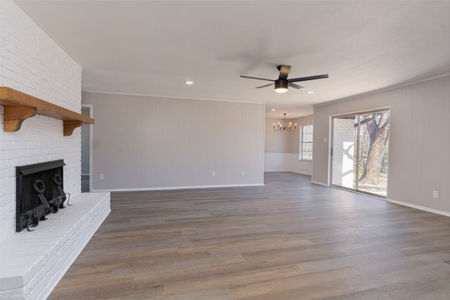 105 Timber Ridge Circle, Burleson, TX 76028