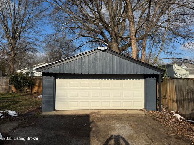 2709 Pioneer Rd, Louisville, KY 40216