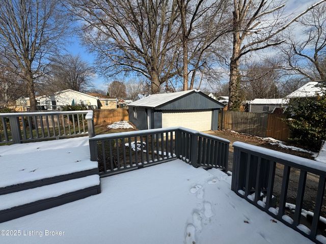 2709 Pioneer Rd, Louisville, KY 40216