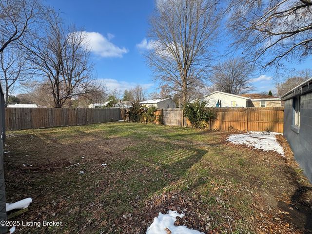 2709 Pioneer Rd, Louisville, KY 40216