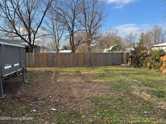 2709 Pioneer Rd, Louisville, KY 40216