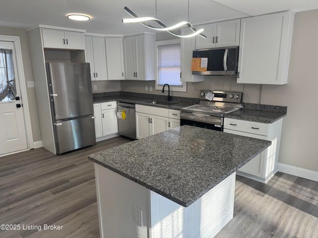 2709 Pioneer Rd, Louisville, KY 40216