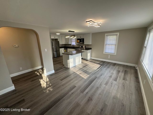 2709 Pioneer Rd, Louisville, KY 40216