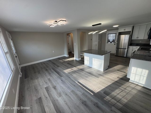 2709 Pioneer Rd, Louisville, KY 40216