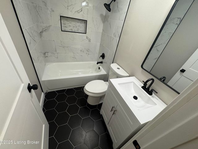 2709 Pioneer Rd, Louisville, KY 40216