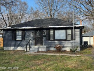 2709 Pioneer Rd, Louisville, KY 40216