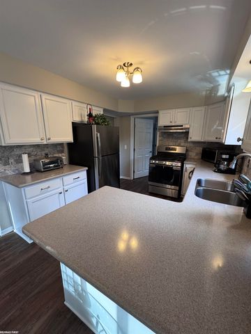 45871 Karam Drive, Shelby Twp, MI 48315