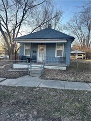 2808 S 23rd Street, St Joseph, MO 64503