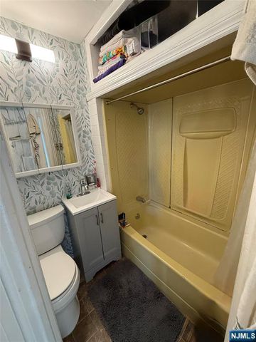 42 Bergen, Englewood, NJ 07631