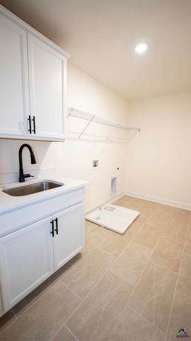 312 Garnet Drive, Bonaire, GA 31005