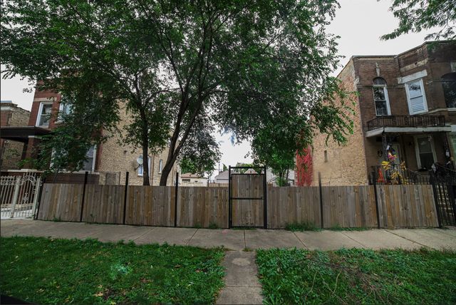 931 N Lawndale Avenue, Chicago, IL 60651