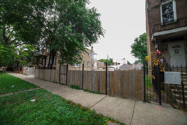 931 N Lawndale Avenue, Chicago, IL 60651