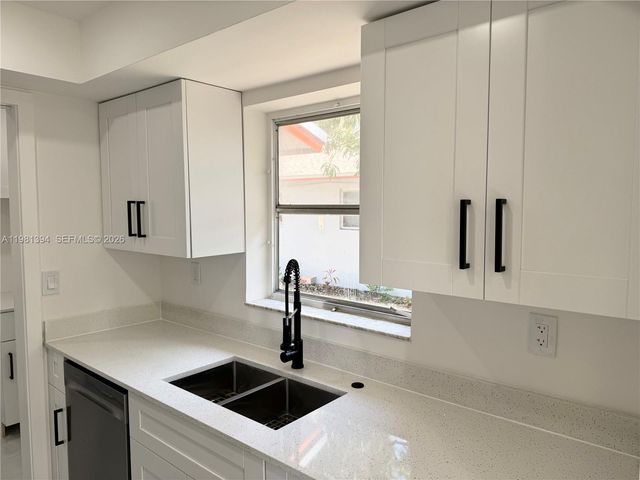 890 SW 28th St 2, Fort Lauderdale, FL 33315