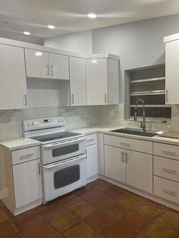 19823 NW 64th Place, Hialeah, FL 33015