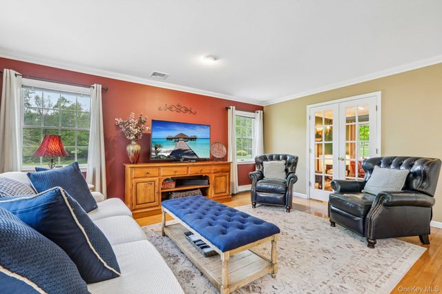 33 Sutherland Drive, Highland Mills, NY 10930
