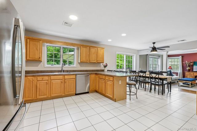 33 Sutherland Drive, Highland Mills, NY 10930