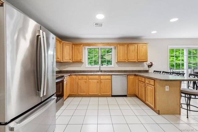 33 Sutherland Drive, Highland Mills, NY 10930