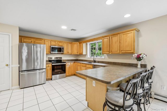 33 Sutherland Drive, Highland Mills, NY 10930