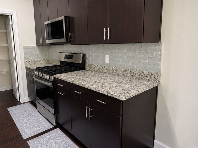14 Holly Trl 14, Hopkinton, MA 01748