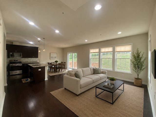 14 Holly Trl 14, Hopkinton, MA 01748