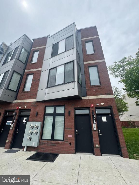 2208 RIDGE AVE, Philadelphia, PA 19121
