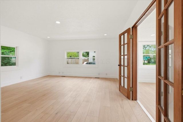 706 E Burgess Street, Mount Vernon, OH 43050