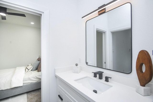 6545 Sealey Street, Houston, TX 77091