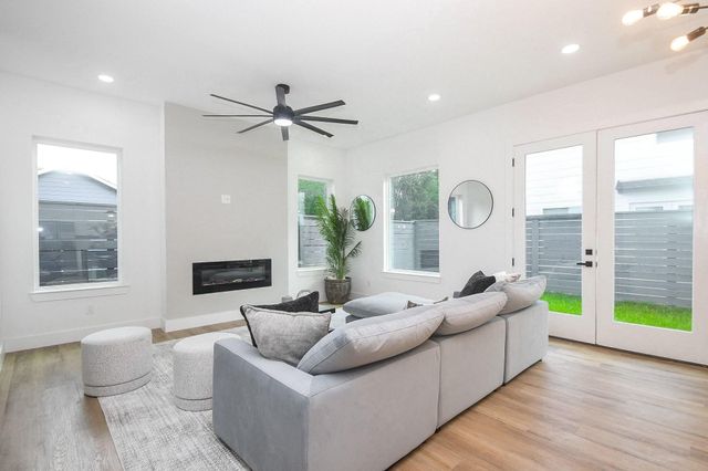 6545 Sealey Street, Houston, TX 77091
